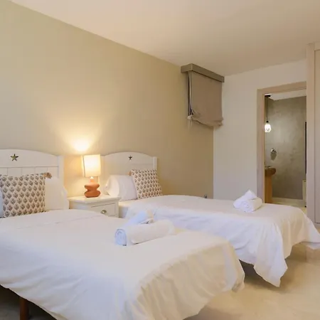 Exclusive 6 En Bedroom - Nagueeles