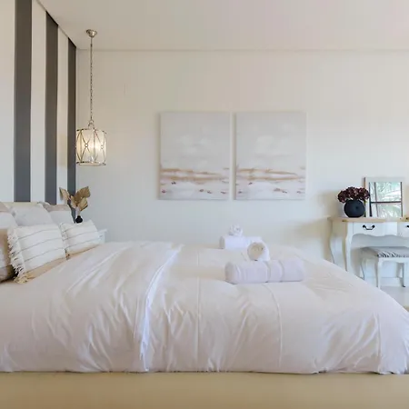 Exclusive 6 En Bedroom - Nagueeles Vila