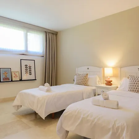 Exclusive 6 En Bedroom - Nagueeles Vila