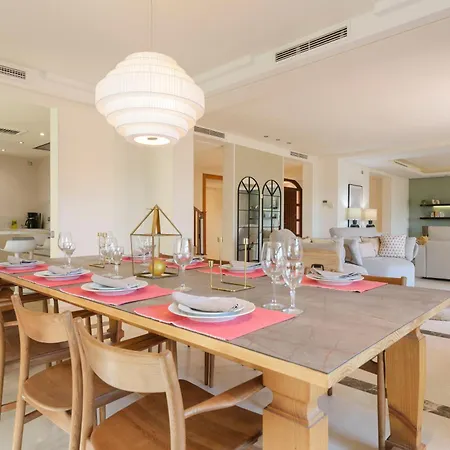 Exclusive 6 En Bedroom - Nagueeles Marbella