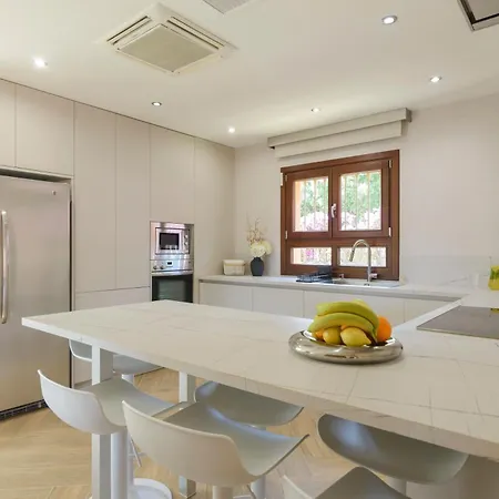 Vila Exclusive 6 En Bedroom - Nagueeles Marbella